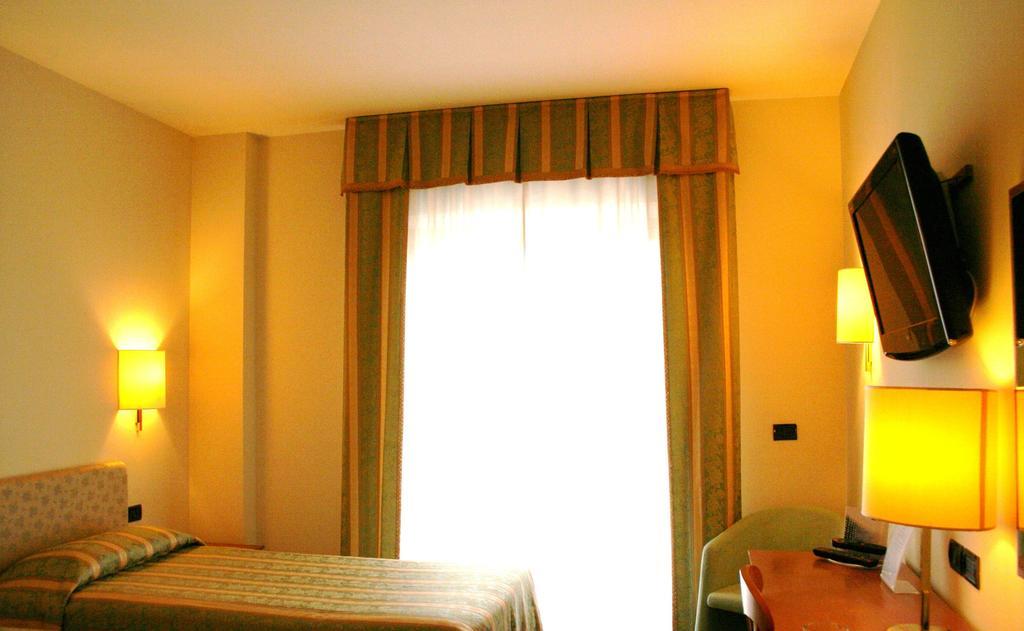 Savant Hotel Lamezia Terme Phòng bức ảnh